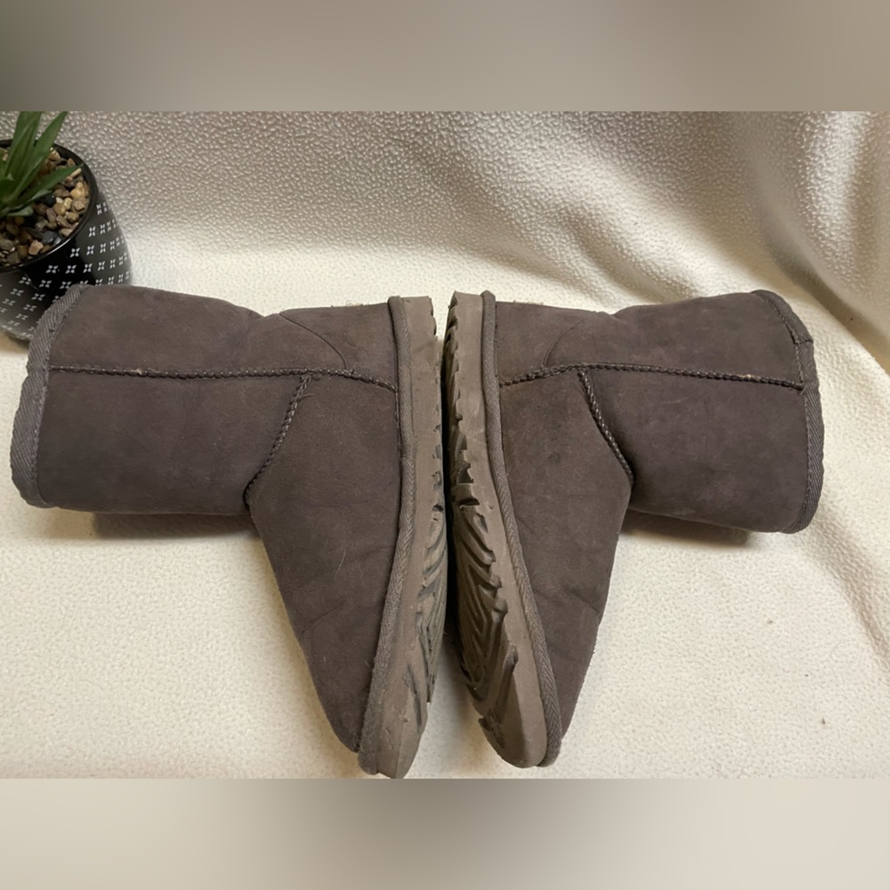 Women's UGGs - Picture 3 of 10